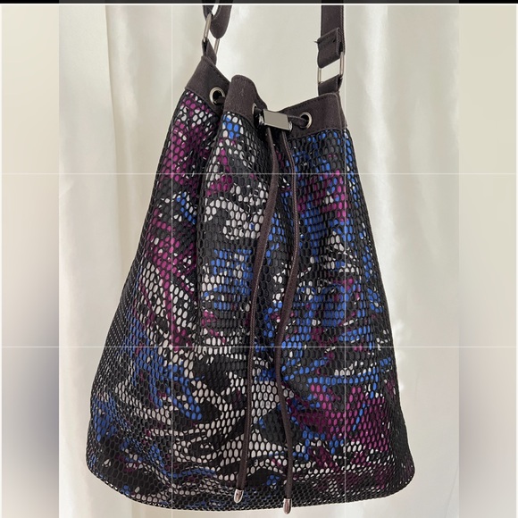 Fabletics The Bucket Bag - Picture 5 of 10
